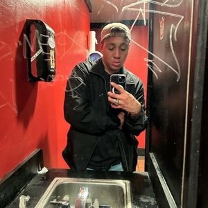 Meet your Posher, Sidney